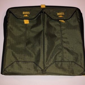 Roots Canada zip up portfolio binder organizer